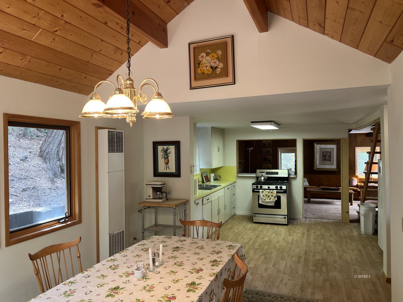 52635 Sylvan Way Idyllwild, CA 92549 - Photo 11 of 30 Dining Room