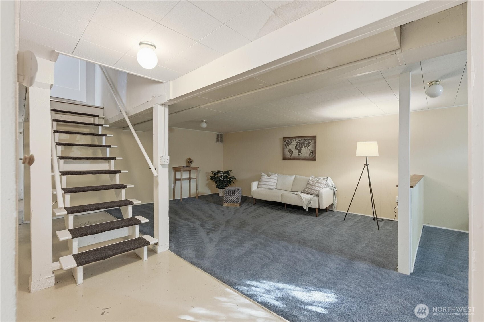 1403 18th Avenue Longview, WA 98632 - Photo 24 of 39 a view of entryway and hall