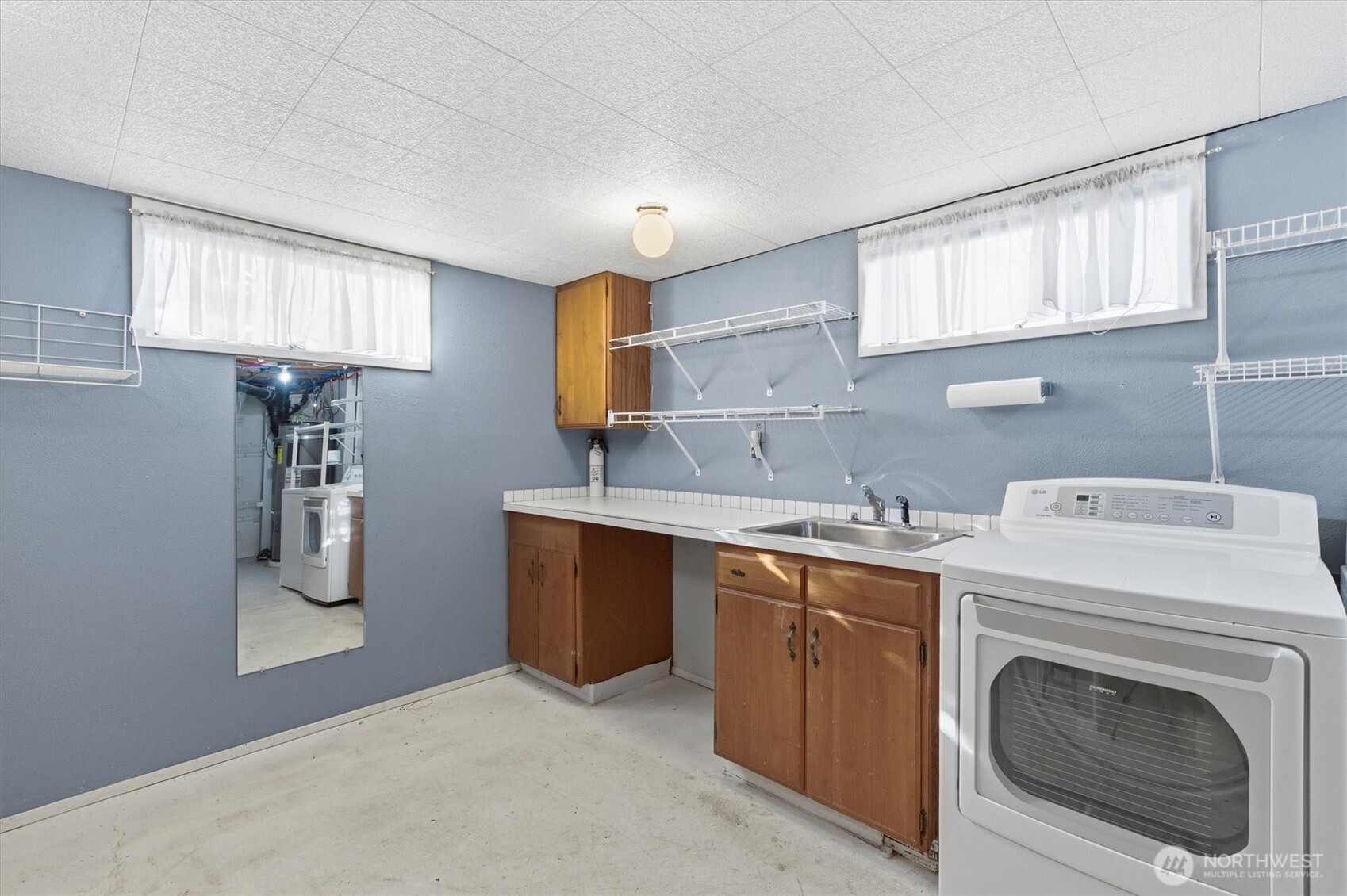1403 18th Avenue Longview, WA 98632 - Photo 29 of 39 a kitchen that has a sink and a stove in it