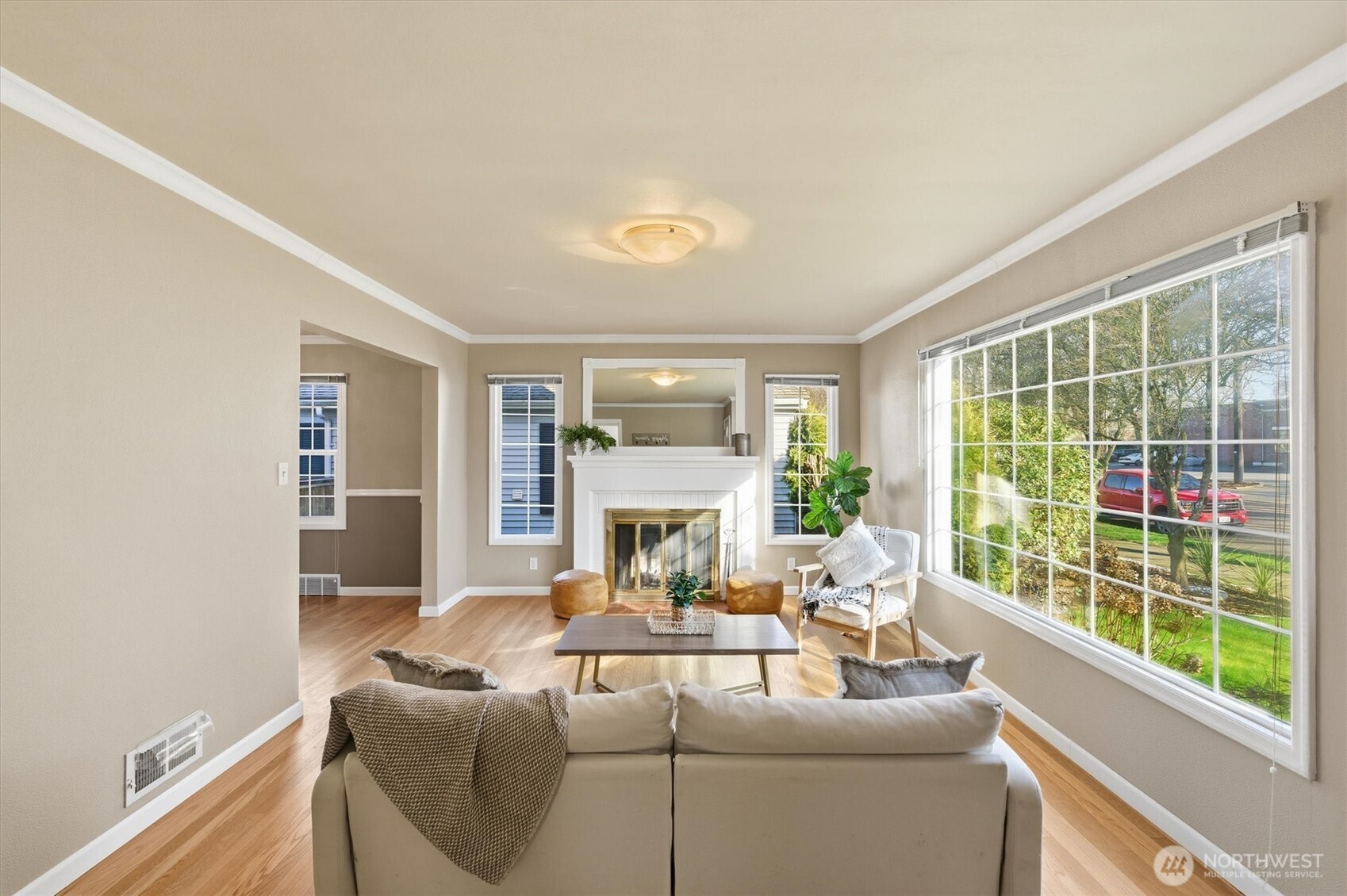 1403 18th Avenue Longview, WA 98632 - Photo 5 of 39 a living room with furniture and a fireplace