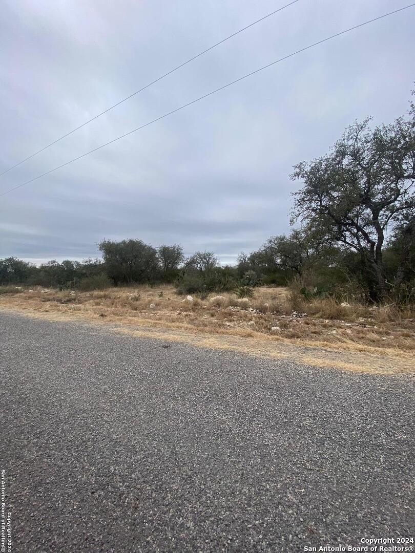 309 Legend Hills Uvalde, TX 78801 - Photo 4 of 4