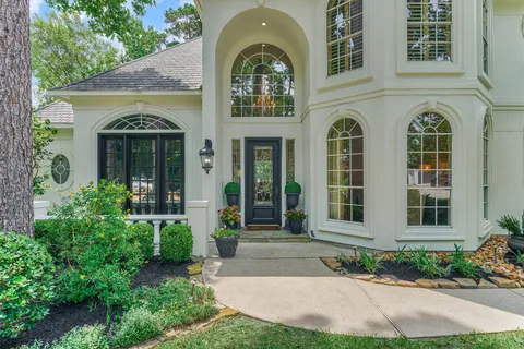 $1,595,000 | 319 South Silvershire Circle, The Woodlands, TX 77381