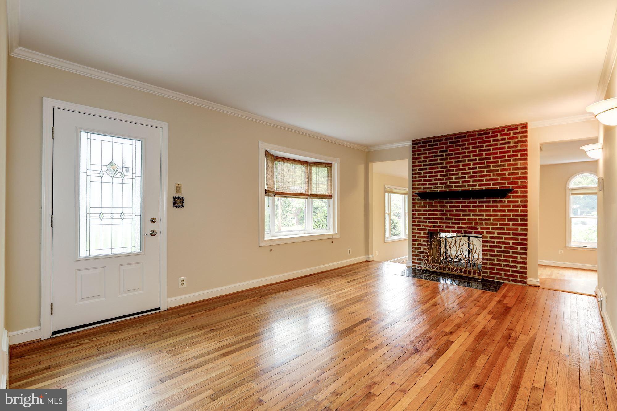 9700 Lorain Avenue Silver Spring, MD 20901 - Photo 2 of 30 Living Room & Entry