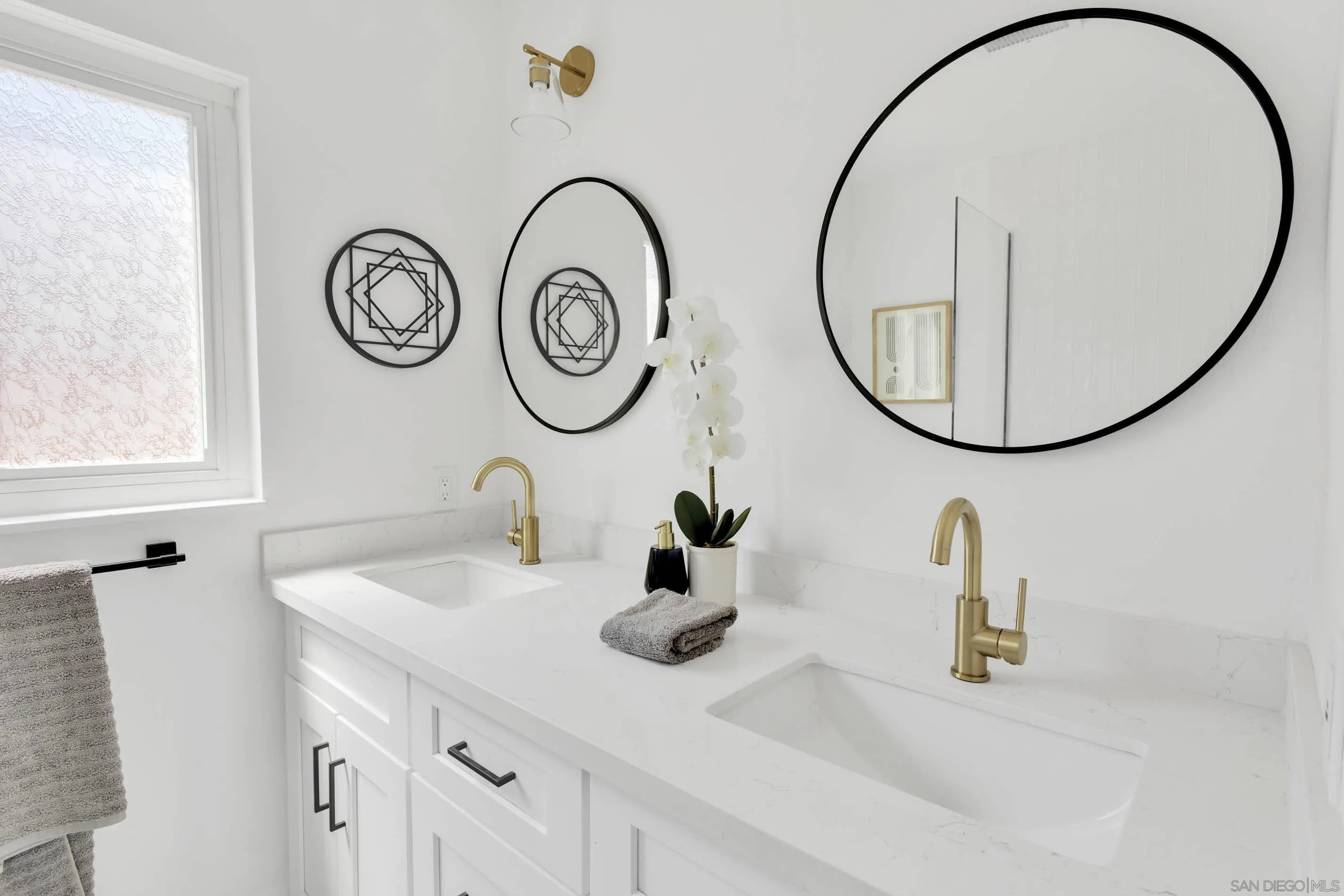 6630 Montclair Drive Riverside, CA 92504 - Photo 22 of 47 a bathroom with a sink and a mirror