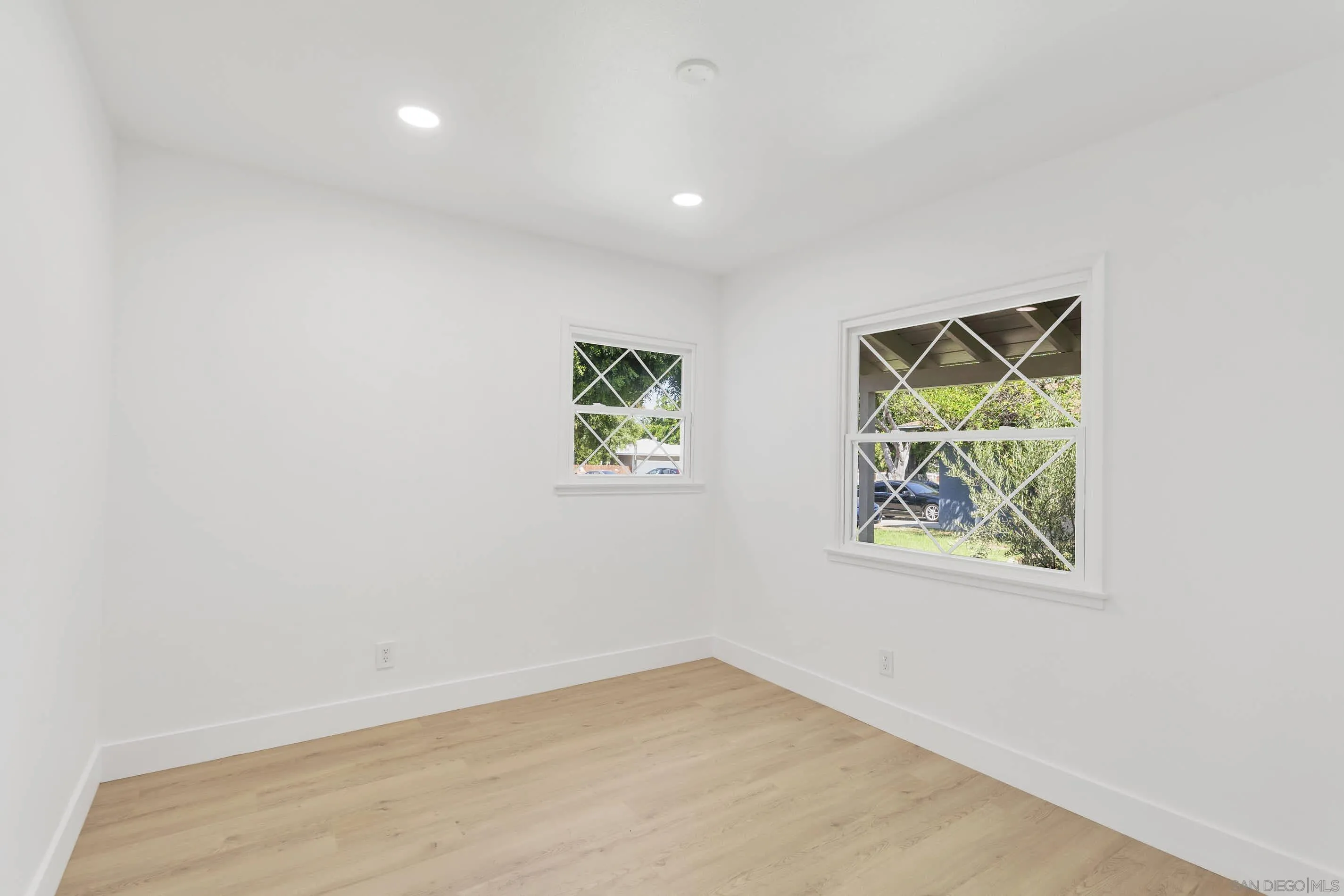 6630 Montclair Drive Riverside, CA 92504 - Photo 24 of 47 an empty room with windows