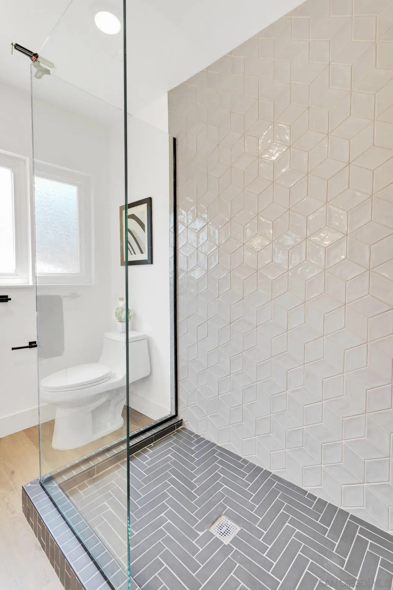 6630 Montclair Drive Riverside, CA 92504 - Photo 30 of 47 a bathroom with a bathtub and a shower