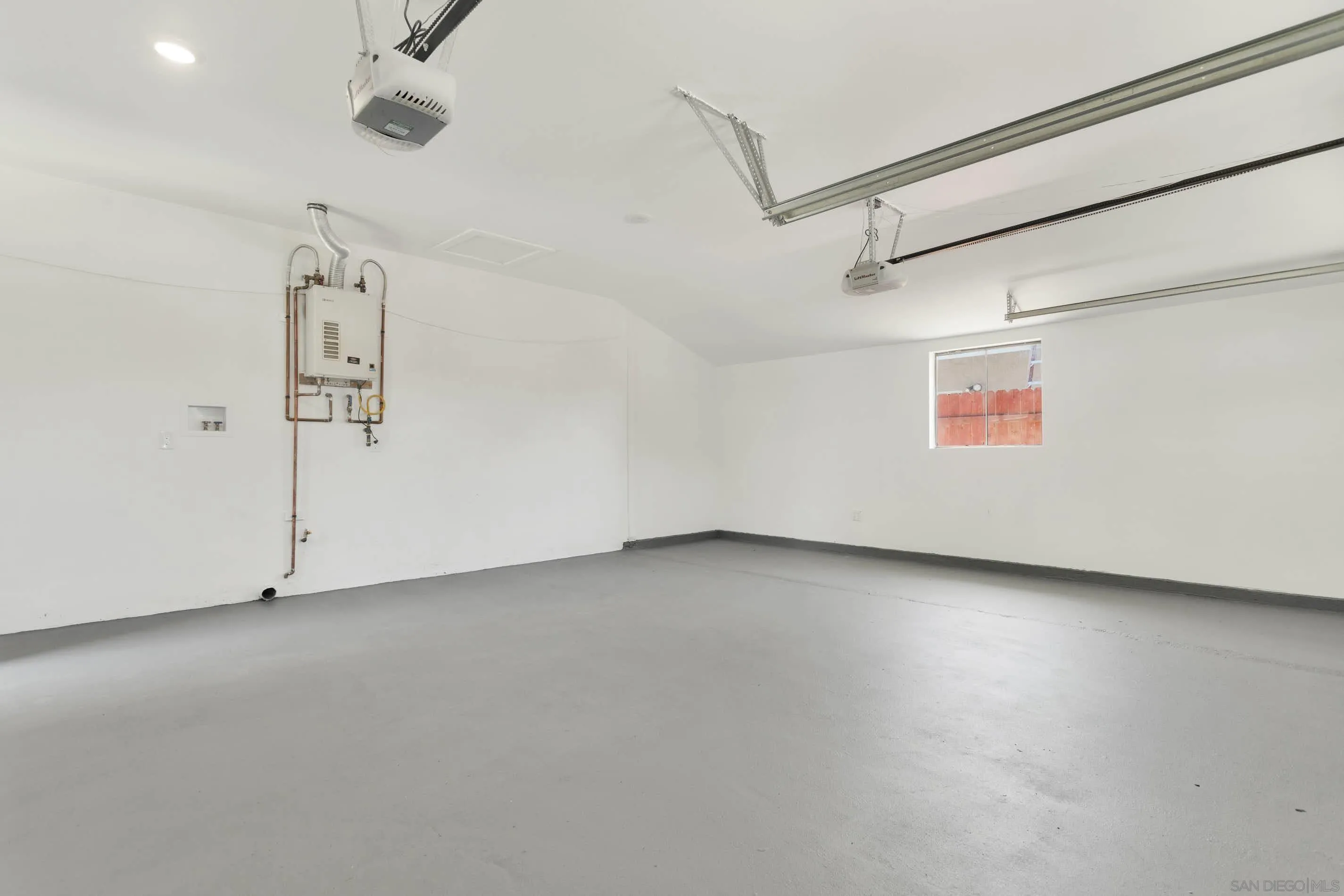 6630 Montclair Drive Riverside, CA 92504 - Photo 36 of 47 a view of a room with gym equipment