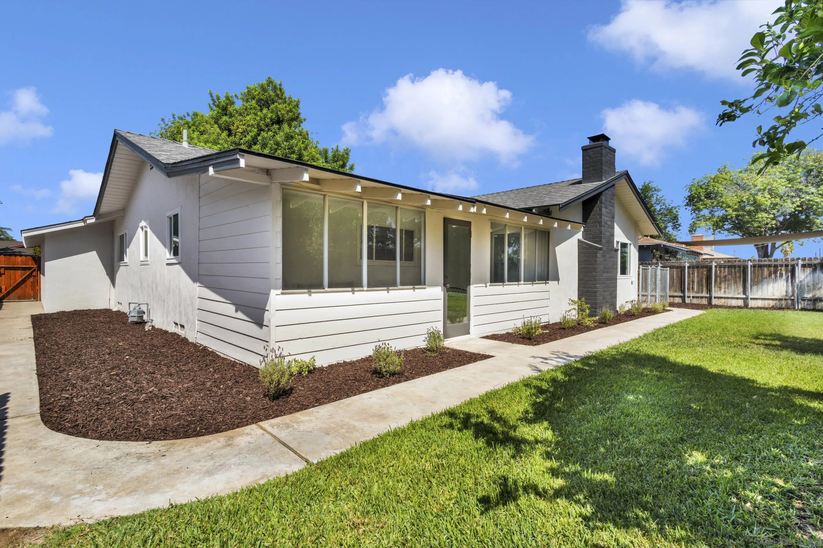 6630 Montclair Drive Riverside, CA 92504 - Photo 45 of 47 a view of a house with a porch
