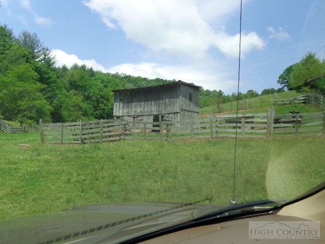 1402 Cox Road Jefferson, NC 28640 - Photo 16 of 25 Gallery Image 16