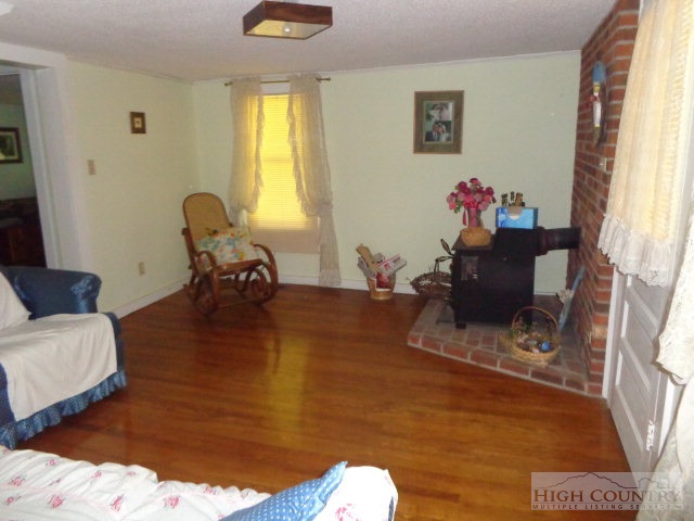 1402 Cox Road Jefferson, NC 28640 - Photo 5 of 25 Gallery Image 5