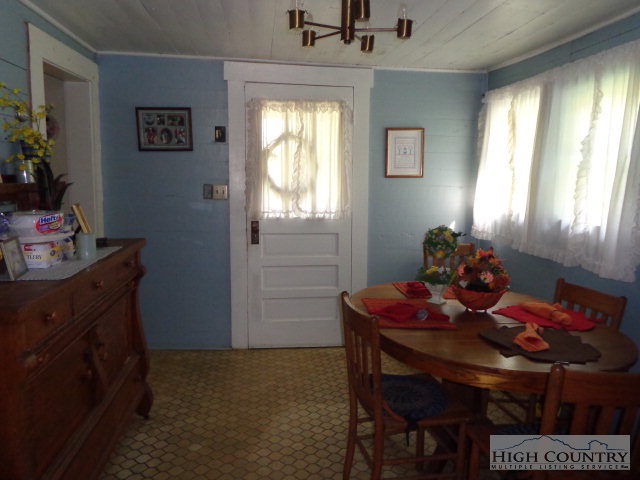 1402 Cox Road Jefferson, NC 28640 - Photo 6 of 25 Gallery Image 6
