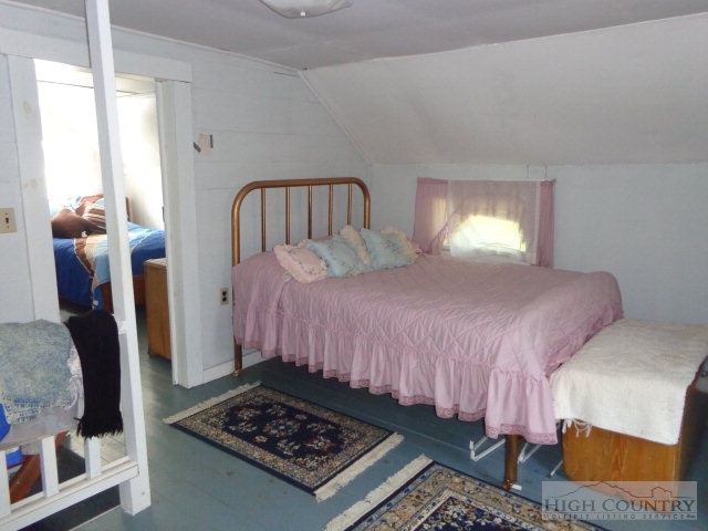 1402 Cox Road Jefferson, NC 28640 - Photo 7 of 25 Gallery Image 7