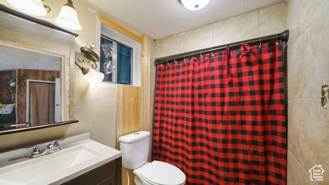 180 North State Street Sigurd, UT 84657 - Photo 28 of 32 Bathroom with vanity and a shower with shower curtain