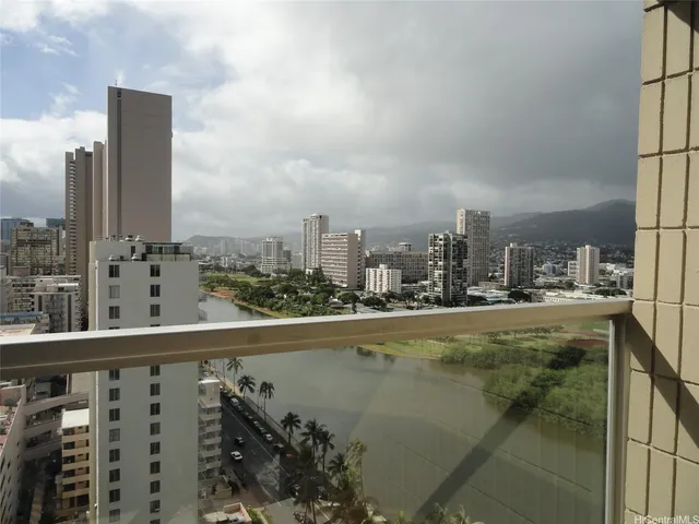 $1,825 | 445 Seaside Avenue, Unit 2108, Honolulu, HI 96815