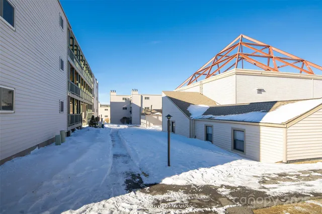 $209,900 | 301 Pinnacle Inn Road, Unit 2101, Beech Mountain, NC 28604