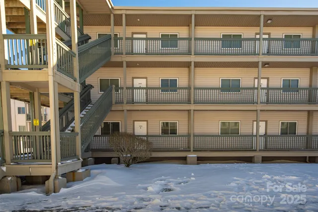 $209,900 | 301 Pinnacle Inn Road, Unit 2101, Beech Mountain, NC 28604