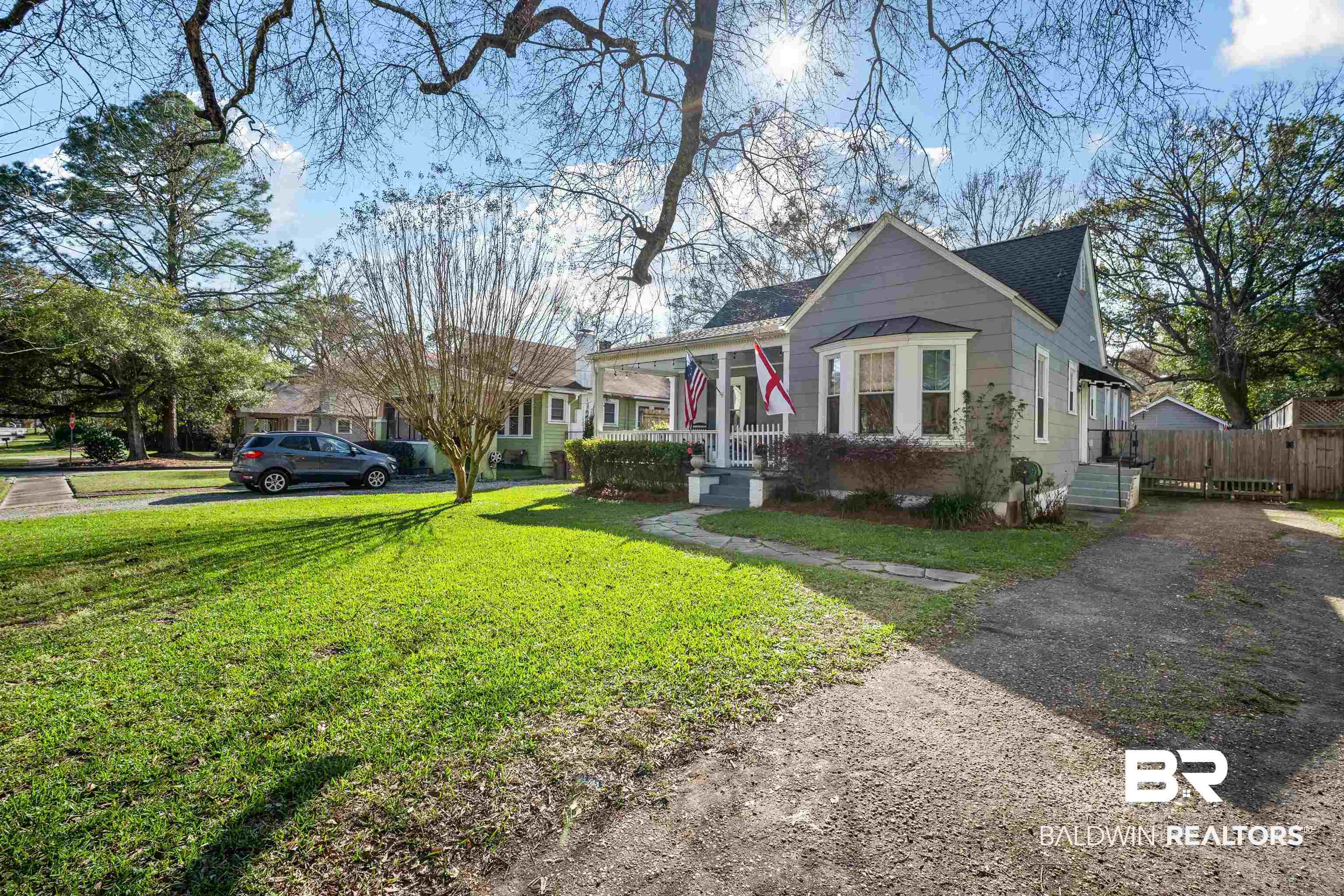 168 Mohawk Street Mobile, AL 36606 - Photo 3 of 31 View of front of property with a porch and a front yard