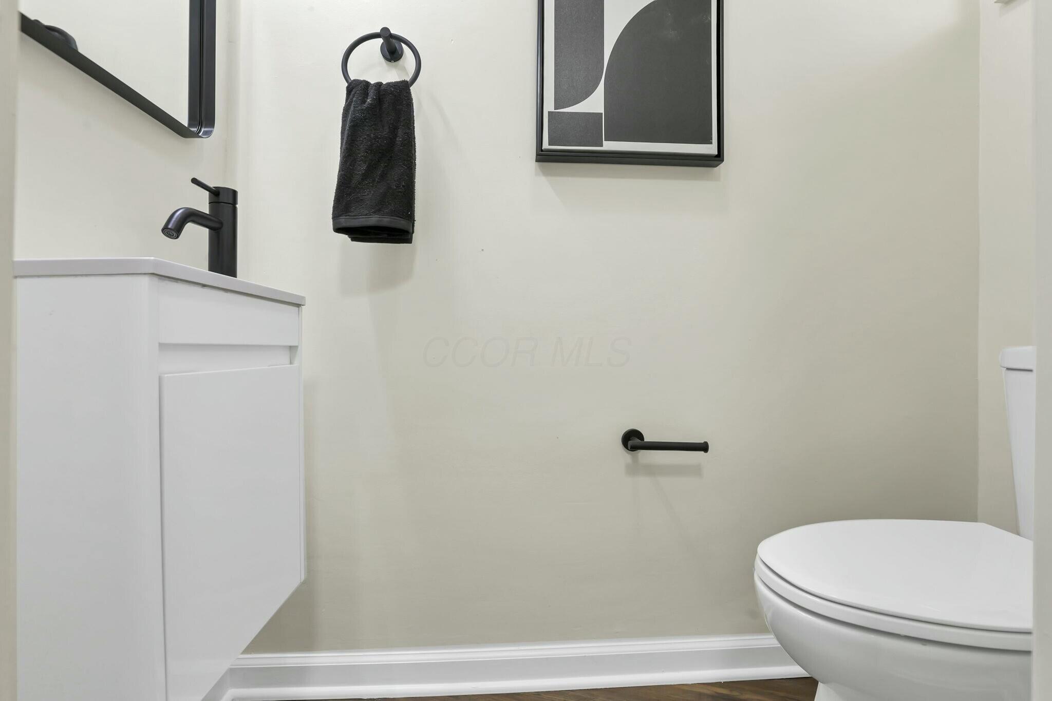 3301 Daglow Road Columbus, OH 43232 - Photo 25 of 60 Half bath - all new!