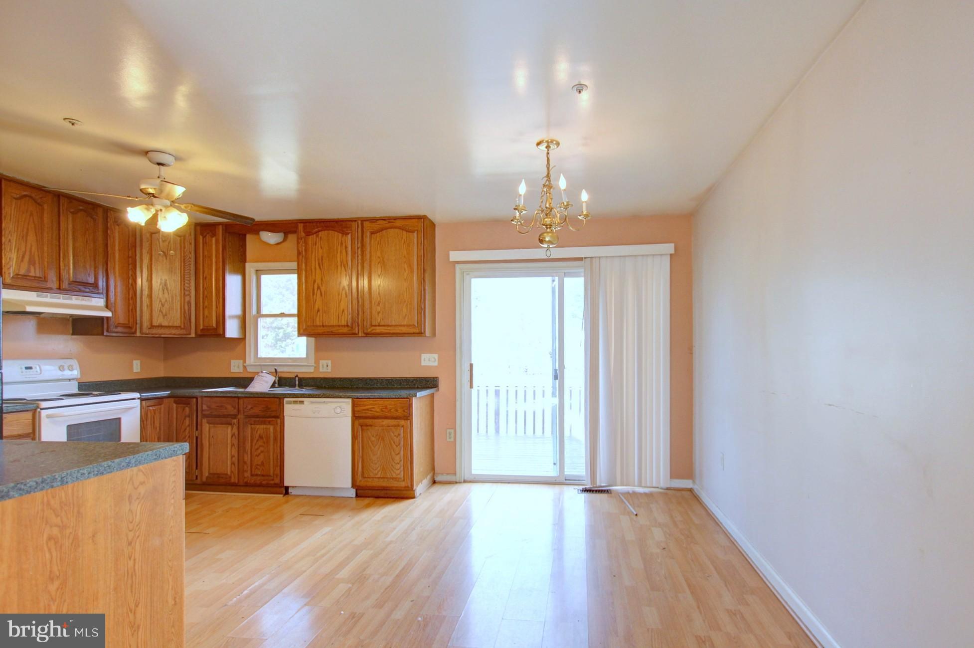 8618 Chestnut Ridge Drive Laurel, MD 20707 - Photo 5 of 21 Kitchen/Dining area