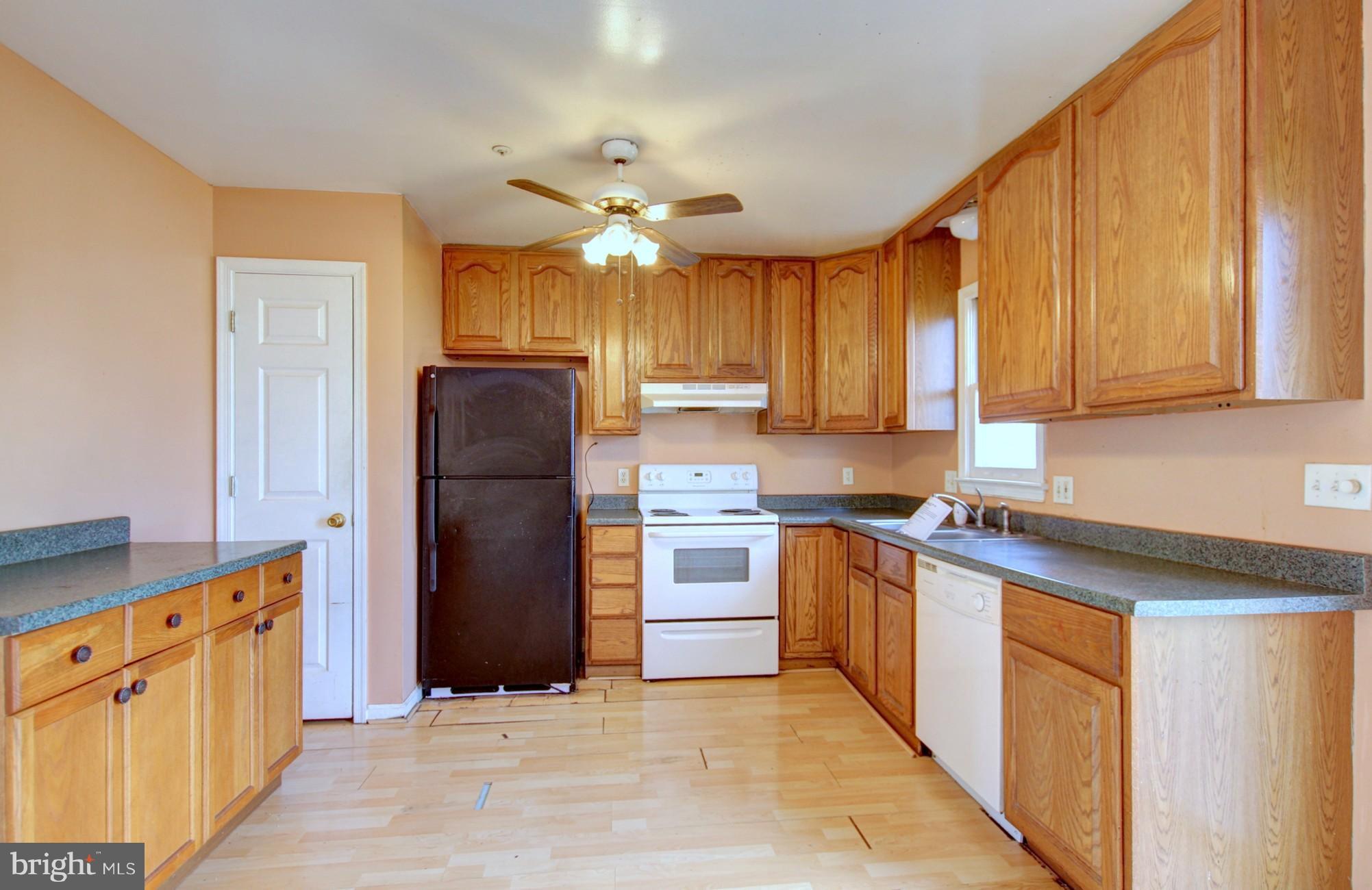 8618 Chestnut Ridge Drive Laurel, MD 20707 - Photo 6 of 21 Kitchen