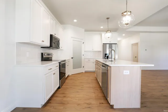 $400,000 | 2044 Briar Meadows Drive, Unit 1, Evansville, IN 47711