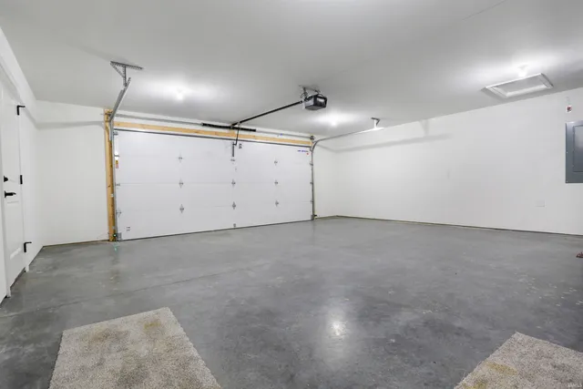 $400,000 | 2044 Briar Meadows Drive, Unit 1, Evansville, IN 47711