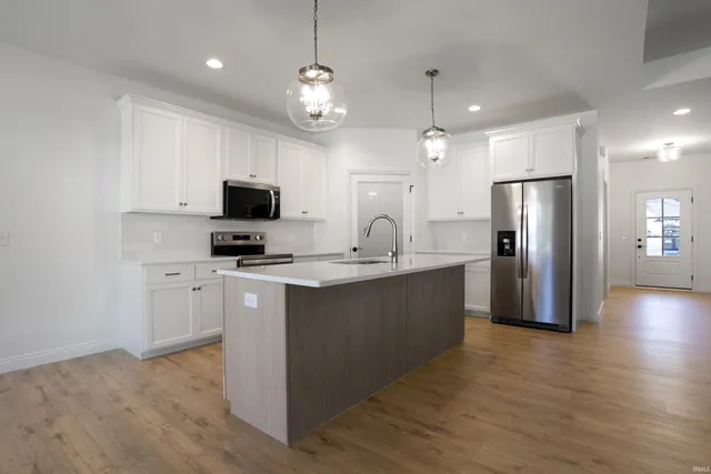 $400,000 | 2044 Briar Meadows Drive, Unit 1, Evansville, IN 47711