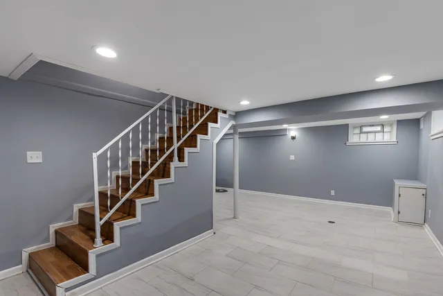 $215,000 | 320 Streamside Drive, Harvey, IL 60426