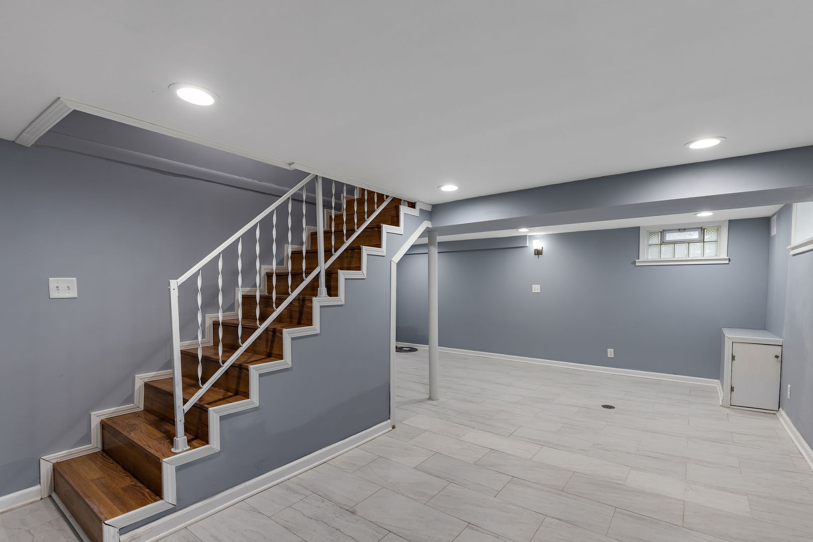 320 Streamside Drive Harvey, IL 60426 - Photo 12 of 26 a view of entryway and hall with wooden floor