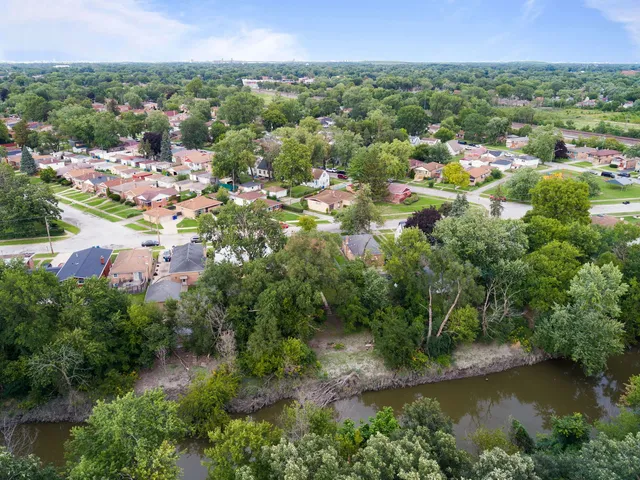 $215,000 | 320 Streamside Drive, Harvey, IL 60426