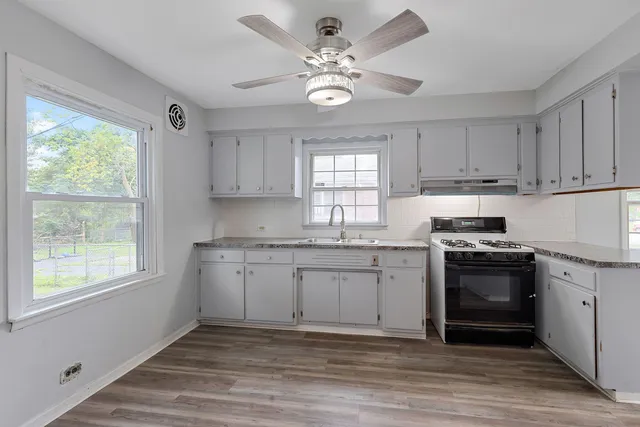 $215,000 | 320 Streamside Drive, Harvey, IL 60426