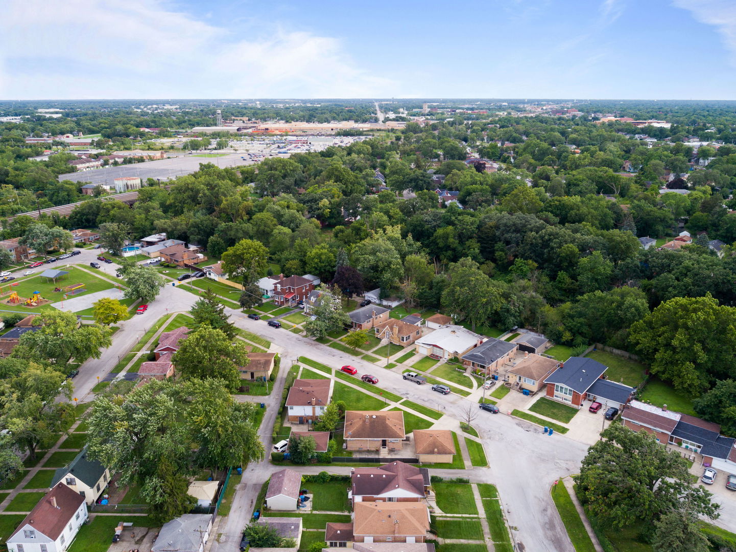 320 Streamside Drive Harvey, IL 60426 - Photo 9 of 26 an aerial view of residential houses with outdoor space