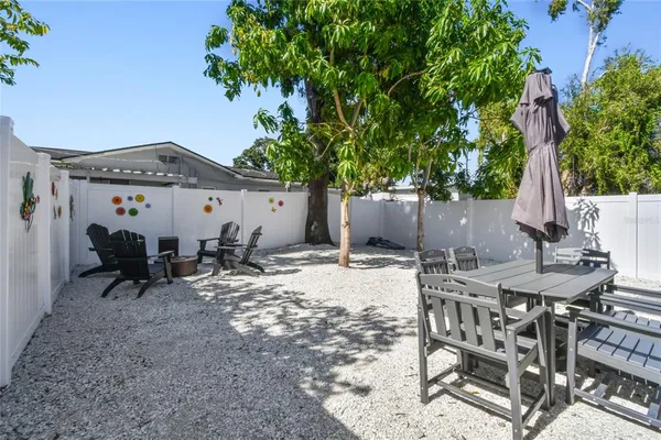 a view of a workspace with furniture