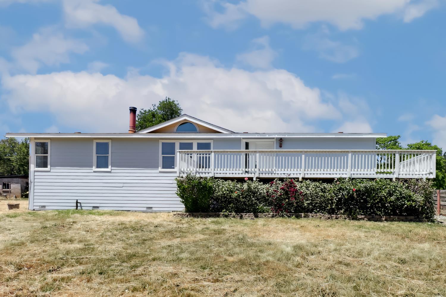 22115 Pleasant Valley Road North San Juan, CA 95960 - Photo 40 of 85 a front view of a house with a yard