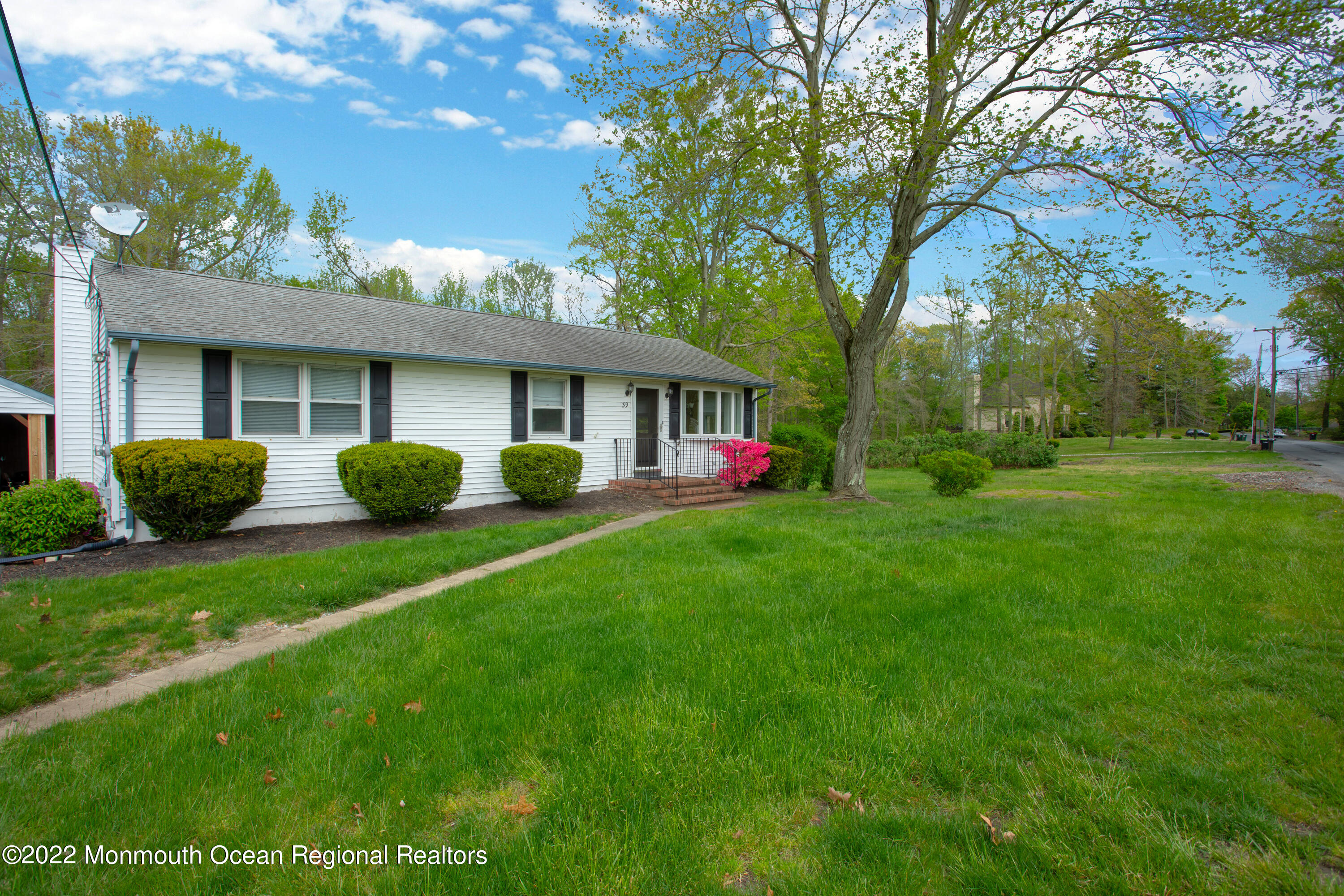 39 Harbor Road Morganville, NJ 07751 - Photo 1 of 24 23