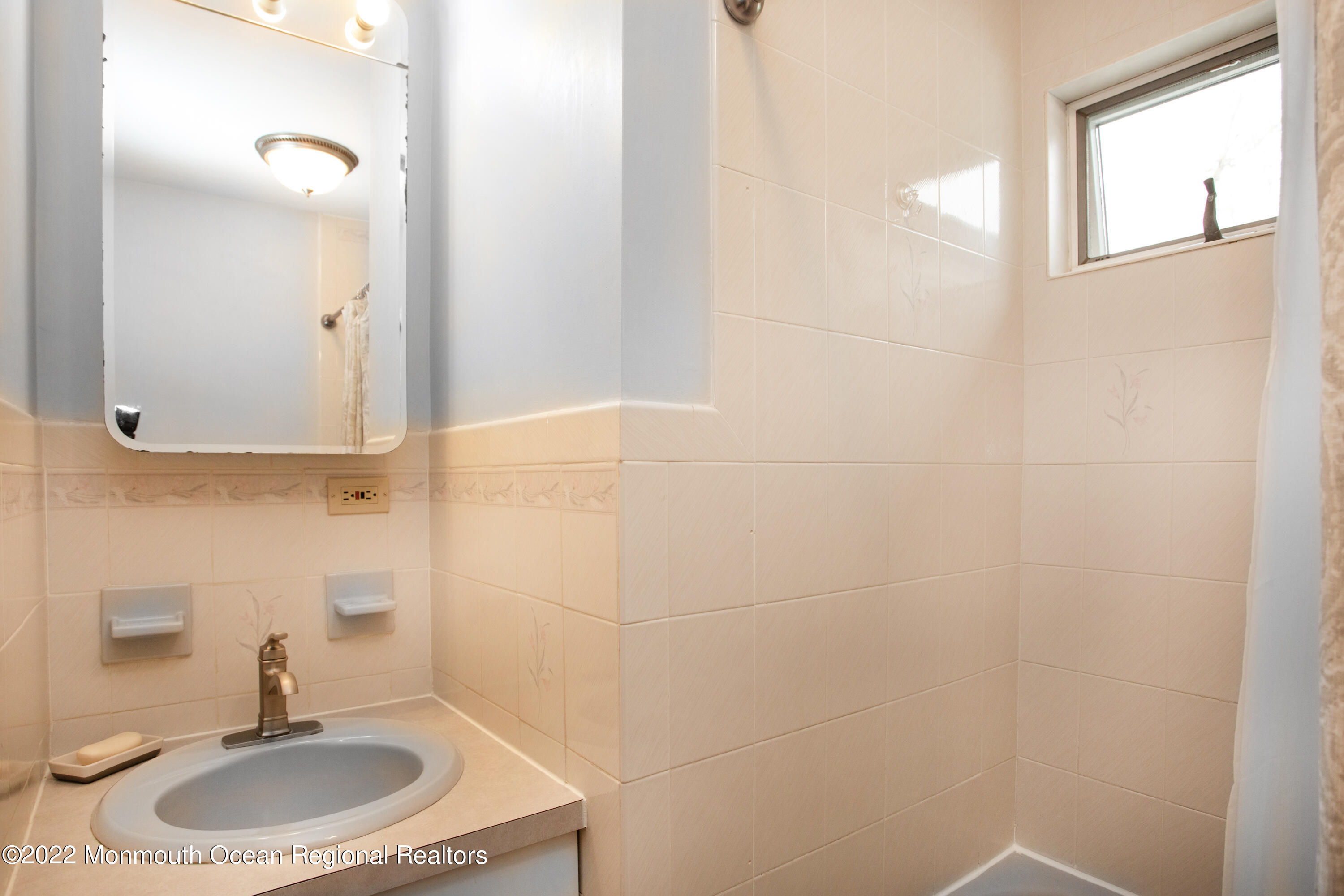 39 Harbor Road Morganville, NJ 07751 - Photo 12 of 24 42