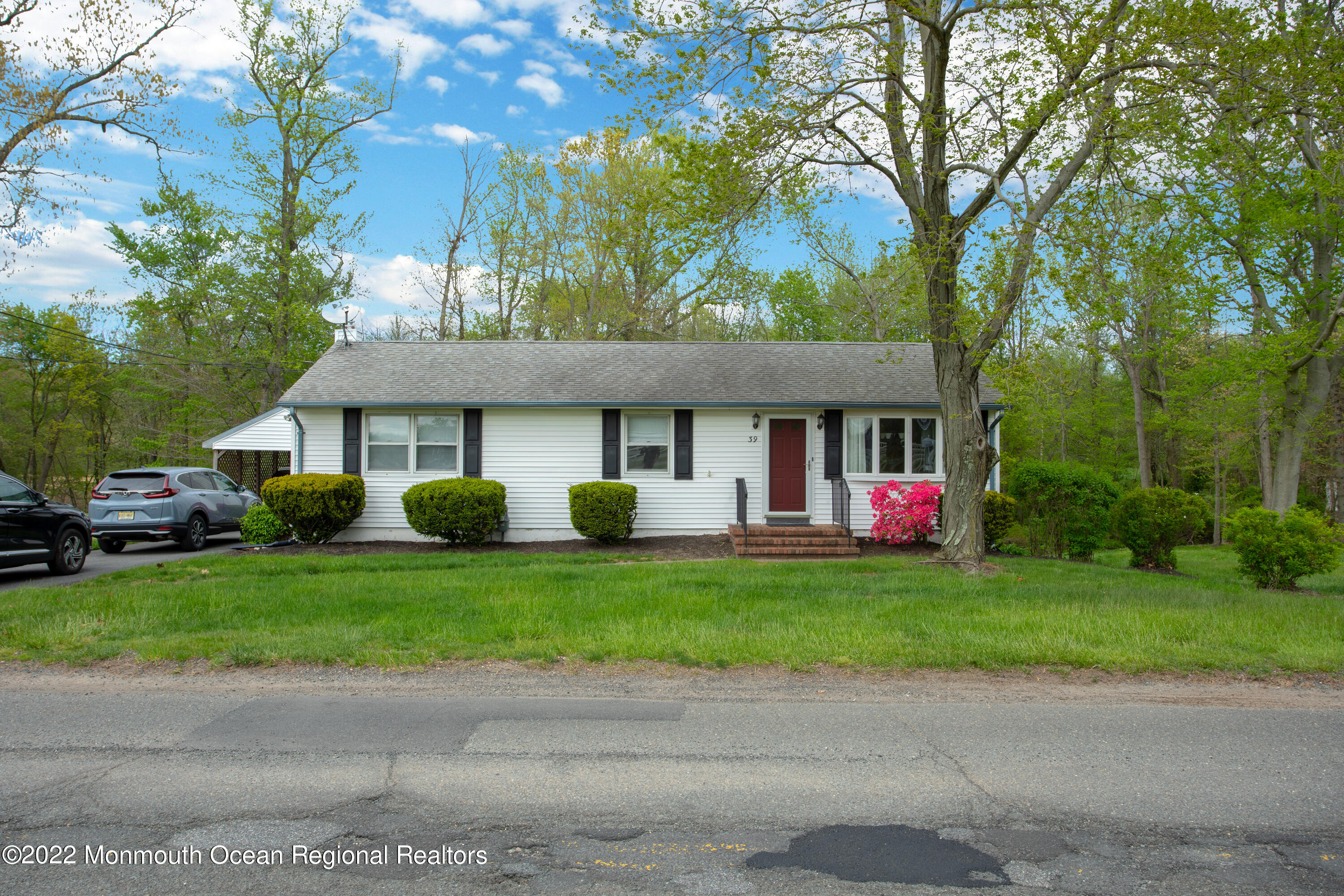 39 Harbor Road Morganville, NJ 07751 - Photo 5 of 24 24