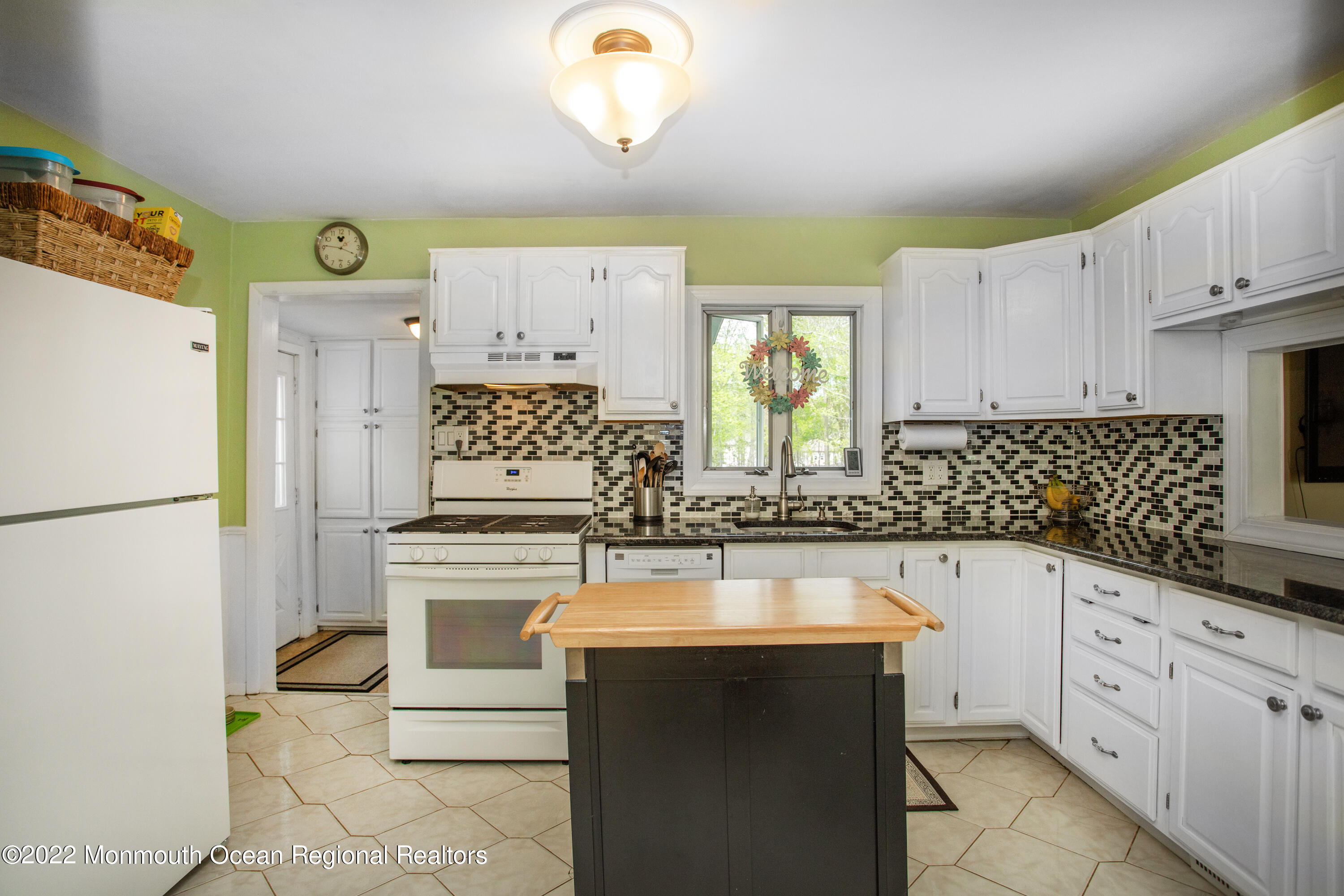 39 Harbor Road Morganville, NJ 07751 - Photo 9 of 24 35
