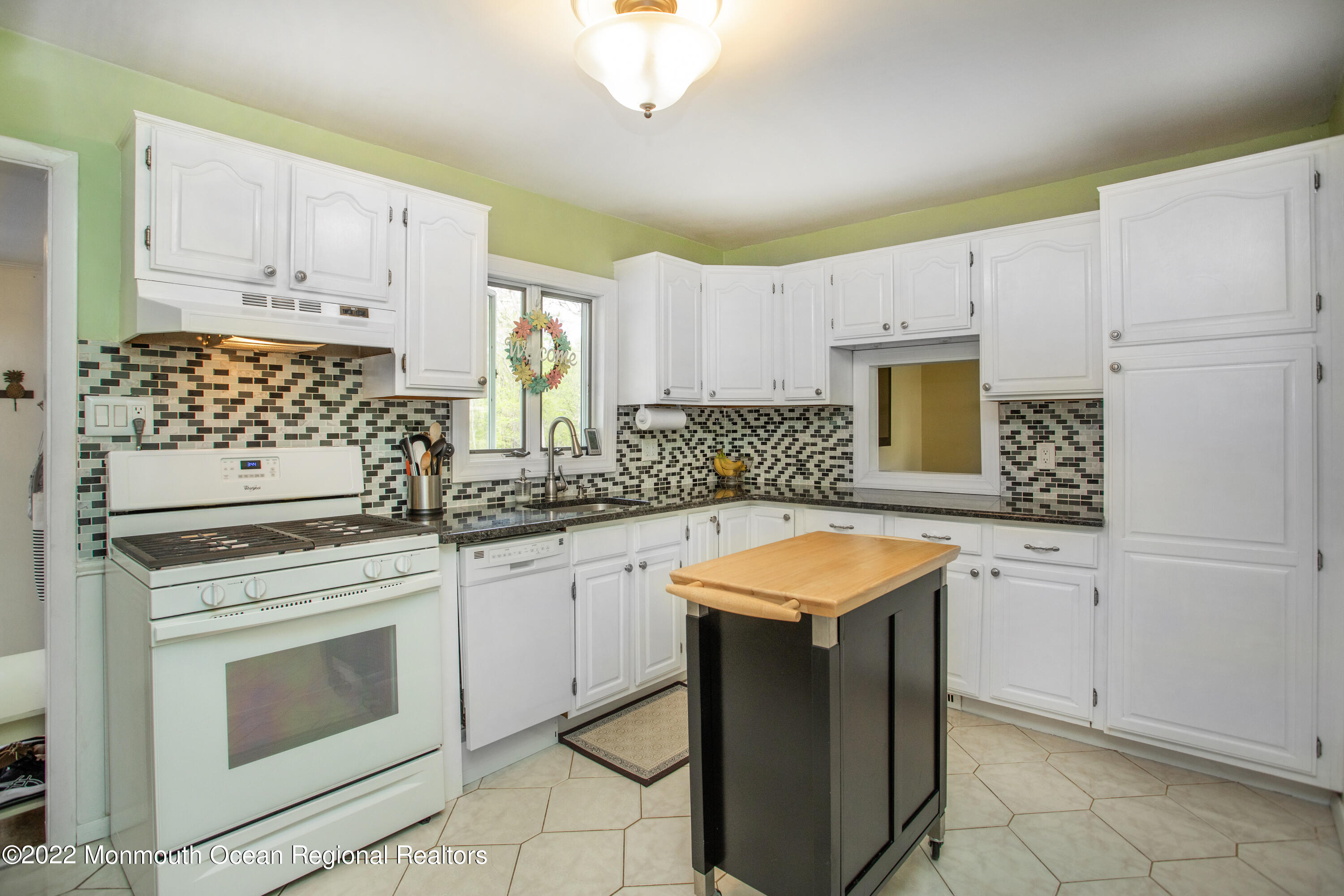 39 Harbor Road Morganville, NJ 07751 - Photo 10 of 24 36