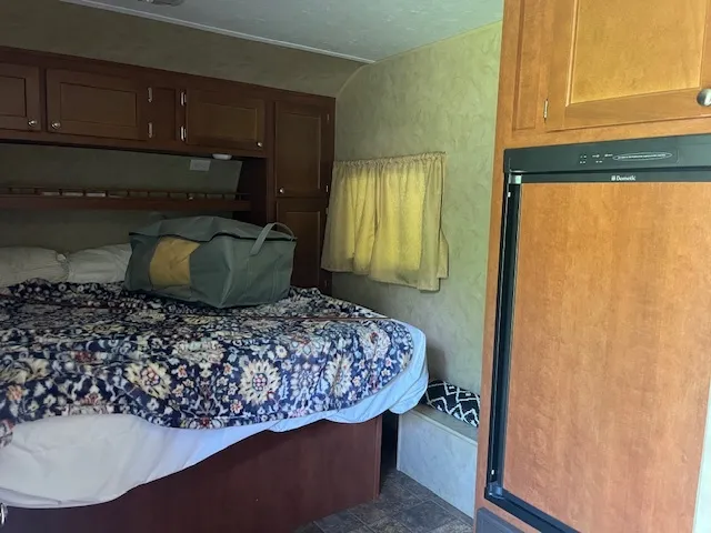 a view of a garage with table and chairs