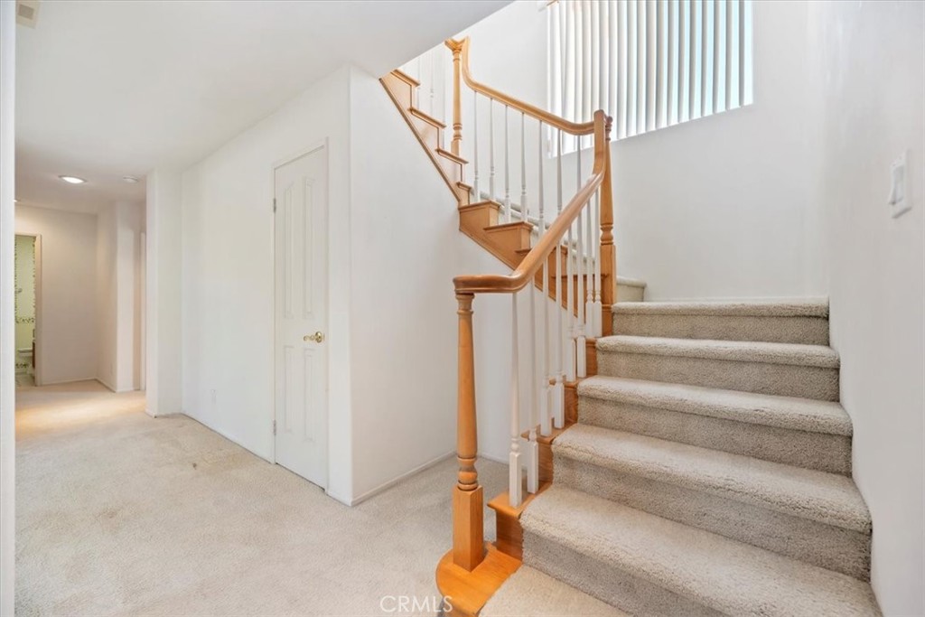 39973 Corte Lorca Murrieta, CA 92562 - Photo 29 of 72 Stairs