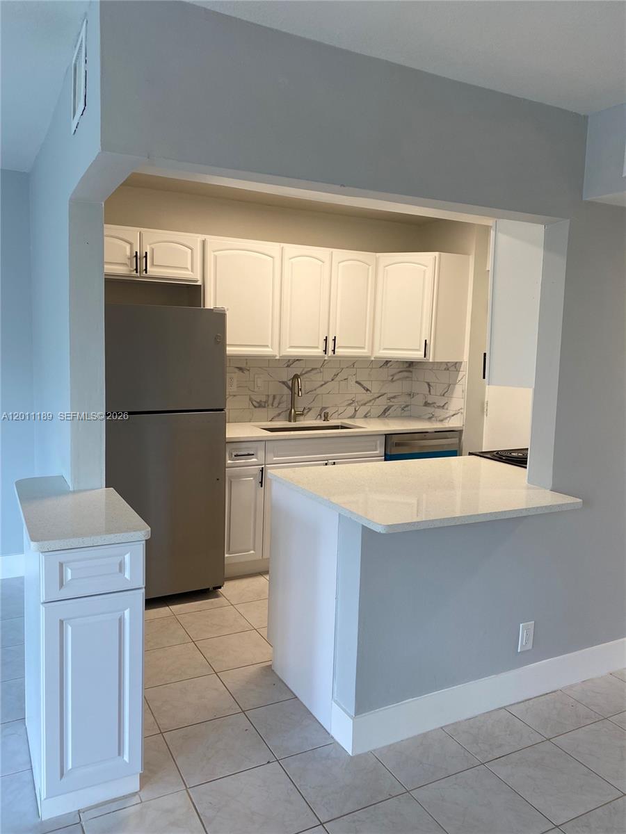 455 South Pine Island Road, Unit 110C Plantation, FL 33324 - Photo 4 of 30 a kitchen with a refrigerator and a stove