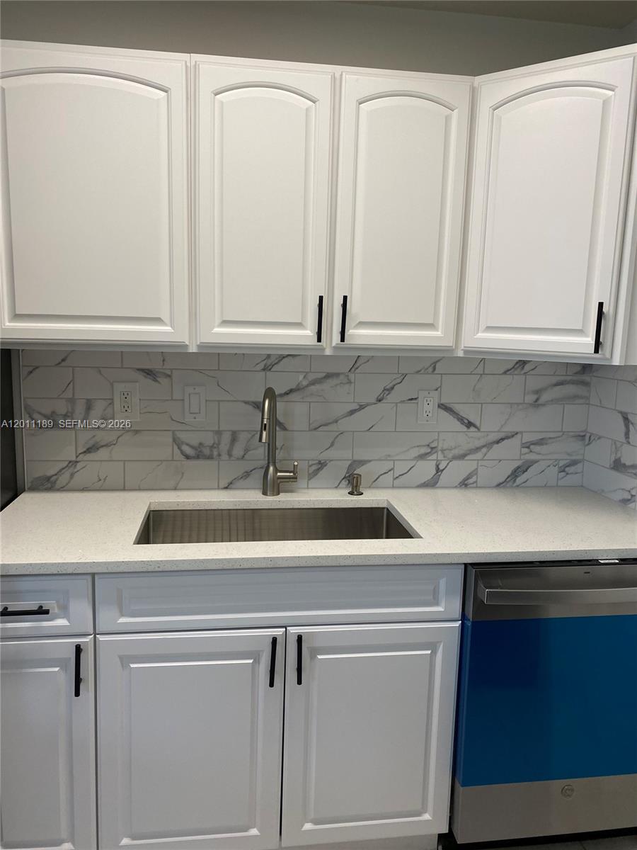 455 South Pine Island Road, Unit 110C Plantation, FL 33324 - Photo 7 of 30 a view white cabinets and sink
