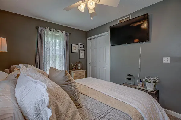 $359,900 | 1648 Brookridge Cir Drive, Lawrenceburg, IN 47025