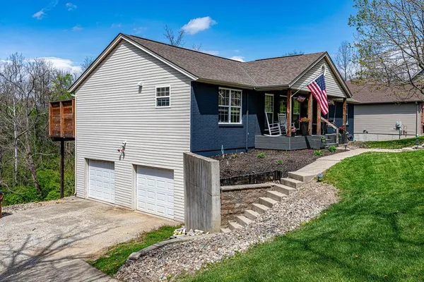 $359,900 | 1648 Brookridge Cir Drive, Lawrenceburg, IN 47025