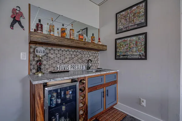 $359,900 | 1648 Brookridge Cir Drive, Lawrenceburg, IN 47025