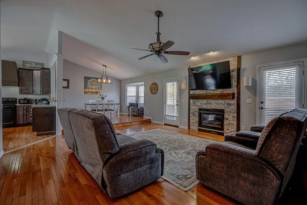 $359,900 | 1648 Brookridge Cir Drive, Lawrenceburg, IN 47025