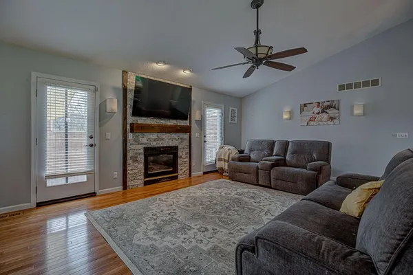 $359,900 | 1648 Brookridge Cir Drive, Lawrenceburg, IN 47025