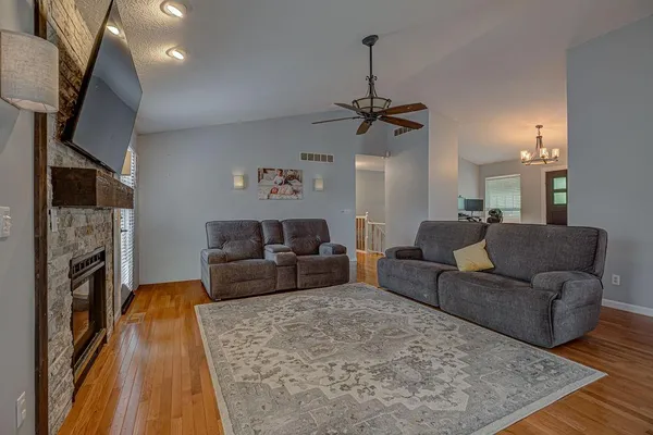 $359,900 | 1648 Brookridge Cir Drive, Lawrenceburg, IN 47025
