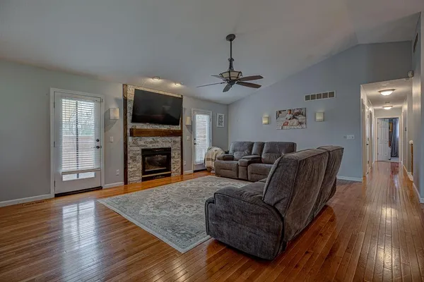 $359,900 | 1648 Brookridge Cir Drive, Lawrenceburg, IN 47025